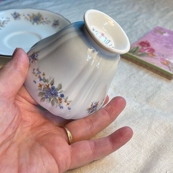 VTG Colclough bone China #8179 “ Blue Floral” pattern teacup & saucer. - Picture 6 of 12